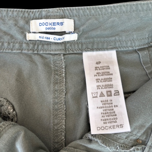 Dockers Petite Mid Rise Curvy Cargo Shorts - Picture 2 of 7